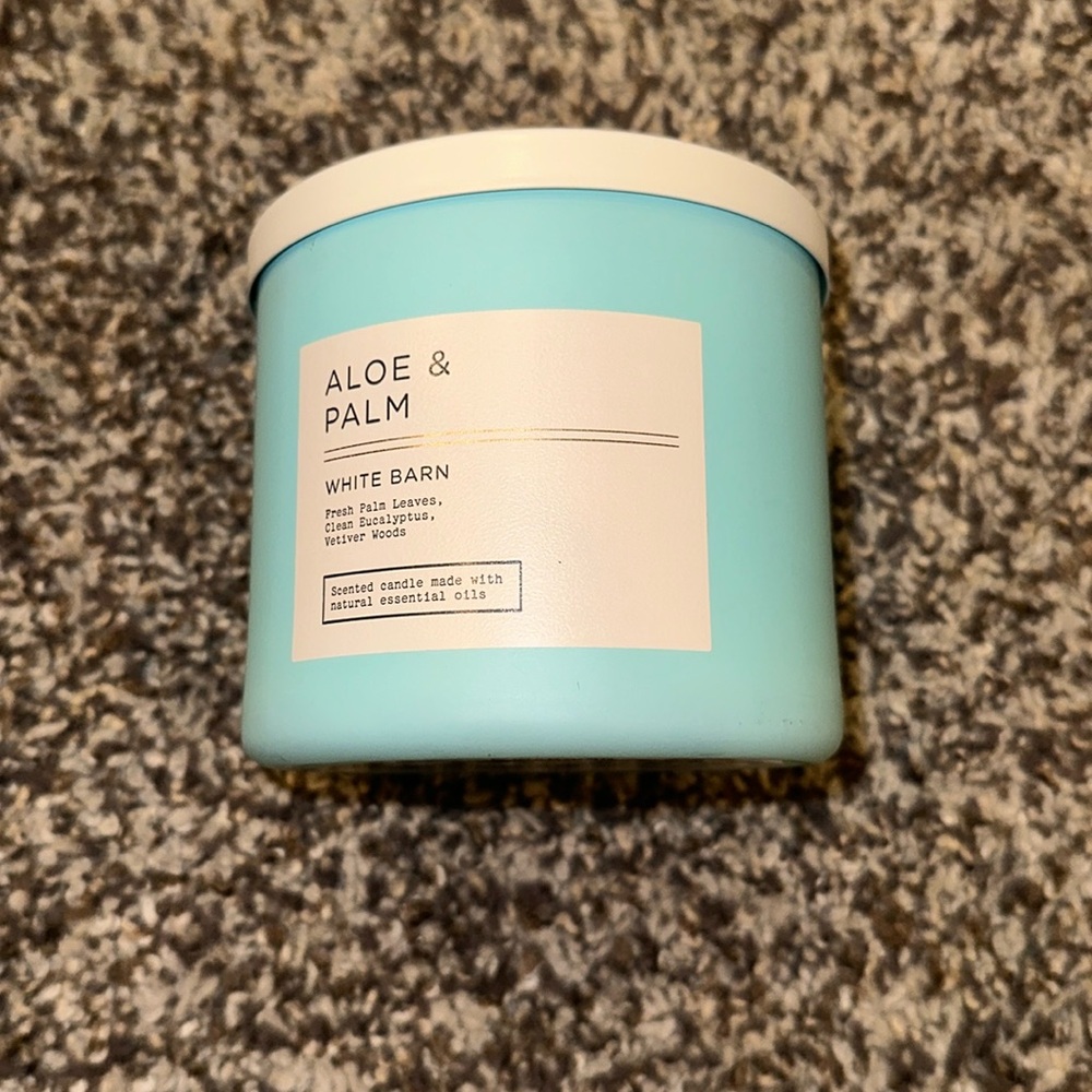 White Barn Aloe & Palm 3 wick candle
